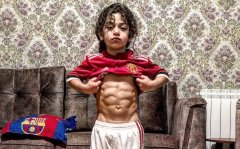 6岁男孩练出6块腹肌，伊朗足球神童阿拉